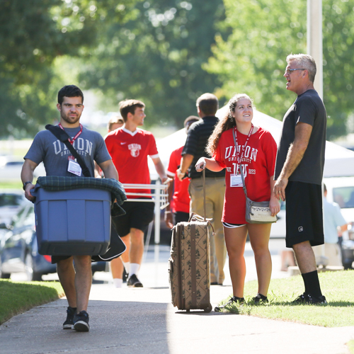 Students and employees help new freshmen move into the residence complexes at Union. (Photo by Kristi Woody)